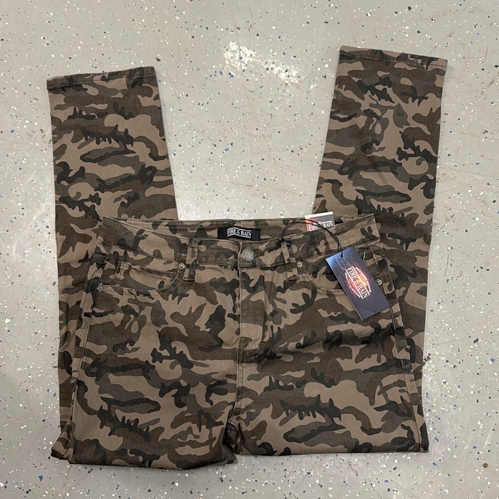 Army style slim pants NWT